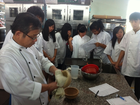 嘉南藥理科技大學吳昆崙副教授蒞校指導