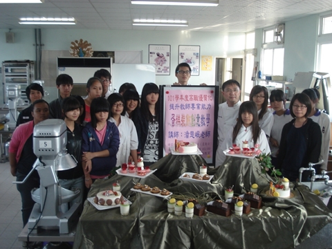 蛋糕裝飾創意教學研習-潘楚岷老師蒞校指導