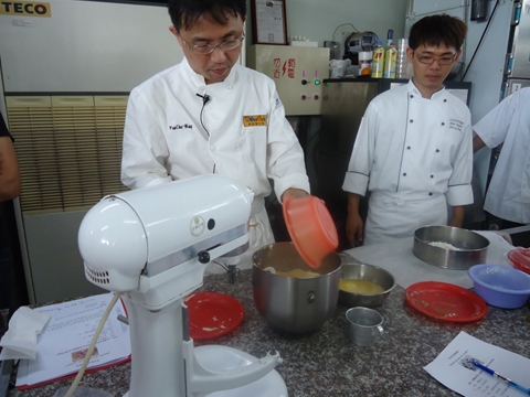 蛋糕裝飾創意教學研習-潘楚岷老師蒞校指導-2