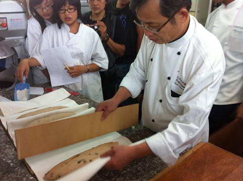 歐式麵包研習-嘉南藥理科技大學吳昆崙副教授蒞校指導